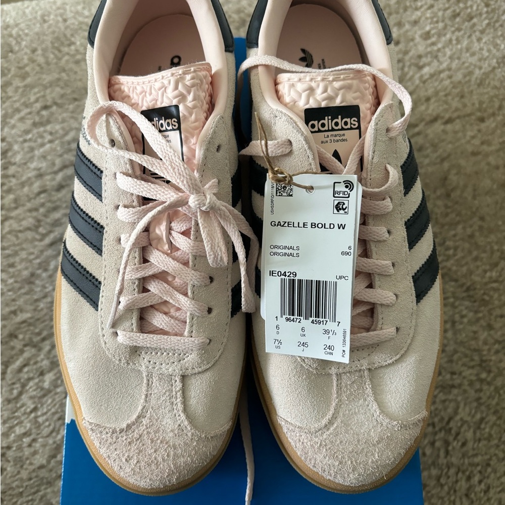 *Brand New* Adidas Gazelle Bold Platform Sneaker size 7.5 women’s Quartz/Black